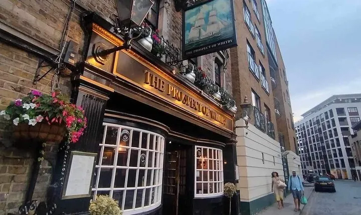 London Small Group Tour: The Pirate Pubs of Old London Half-Day