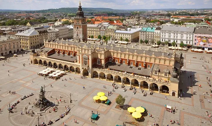 Private 3-hours Walking Tour of Krakow with official tour guide