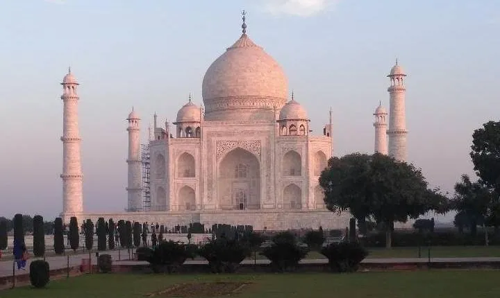Taj Mahal, Agra Fort, & Fatehpur Sikri Day trip From Delhi by car
