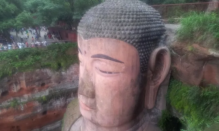 Private Day Trip: Chengdu to Leshan and Luocheng by Train