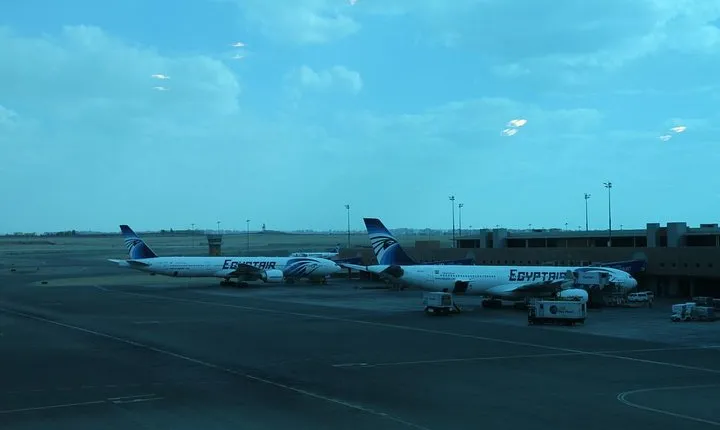 Private Departure Transfer: Cairo or Giza Hotels to Cairo Airport