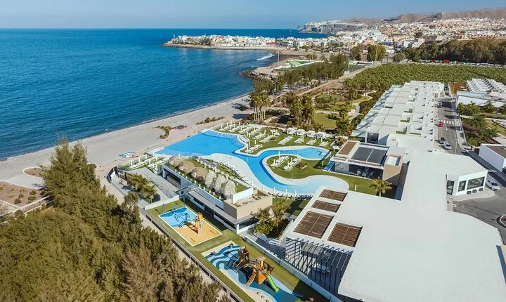 Entire Day Ticket at Perchel Beach Club with Spa Circuit