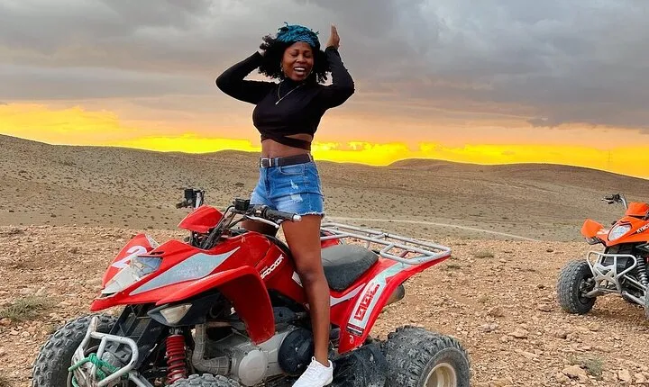 From Marrakech: Quad Bike and Dinner Show in Agafay Desert