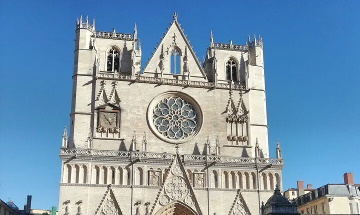 Private Self-Guided Tour of the Curse Quest of Old Lyon