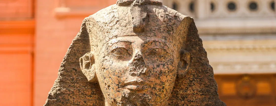 Giza Pyramids, Sphinx, and Egyptian Museum tour with lunch from Cairo