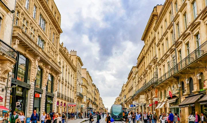 Discover Bordeaux’s most Photogenic Spots with a Local