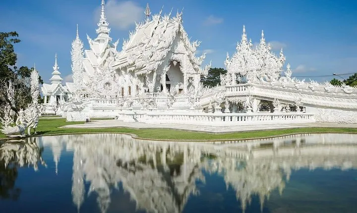 White Temple, Black House Museum and Hot Spring Tour from Chiang Mai