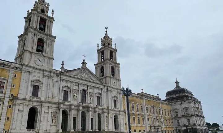 Mafra, Ericeira and Queluz Full-day Private Tour