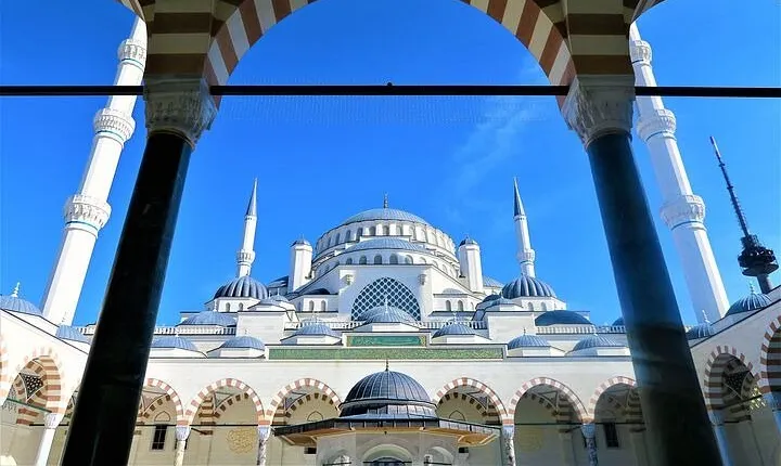 Full-Day Journey Between Two Continent of Istanbul (by Boat&Bus)