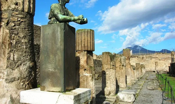 Pompeii & Amalfi day Trip from Naples