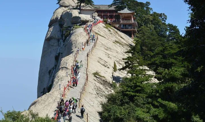 2-Day Xi'an private Trip to Mount Huashan and Terracotta Army