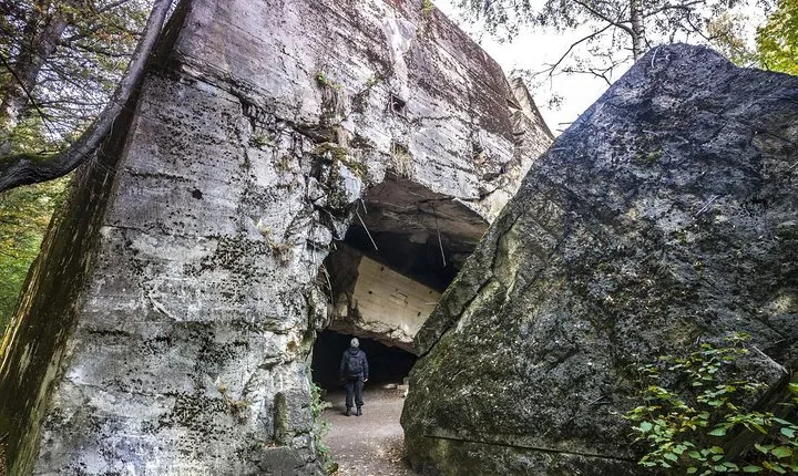 Wolfs Lair and Swieta Lipka Small Group Tour from Warsaw with Lunch