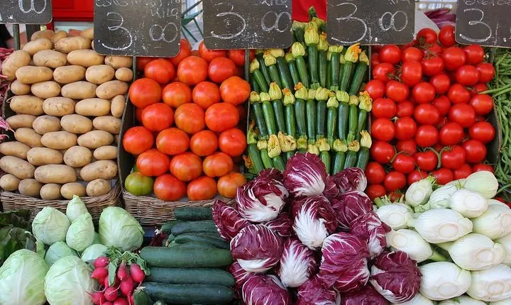 Private market tour, lunch or dinner and cooking demo in Cava de' Tirreni