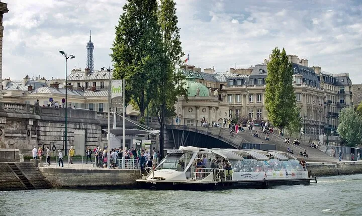 Paris: Batobus Hop-On Hop-Off Cruise & Landmarks Audio Tour