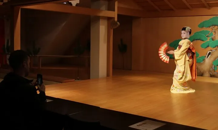 Discover the Enchanting Private Maiko Experience in Kyoto