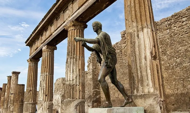 Full-Day Private Guided Tour to Pompeii from Rome with Lunch