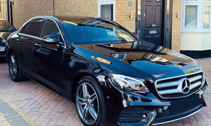 Departure Transfer: Porto to Porto Airport OPO by Business Car