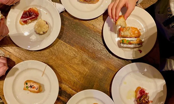 Barcelona Historic Walking Tour and Food Experience