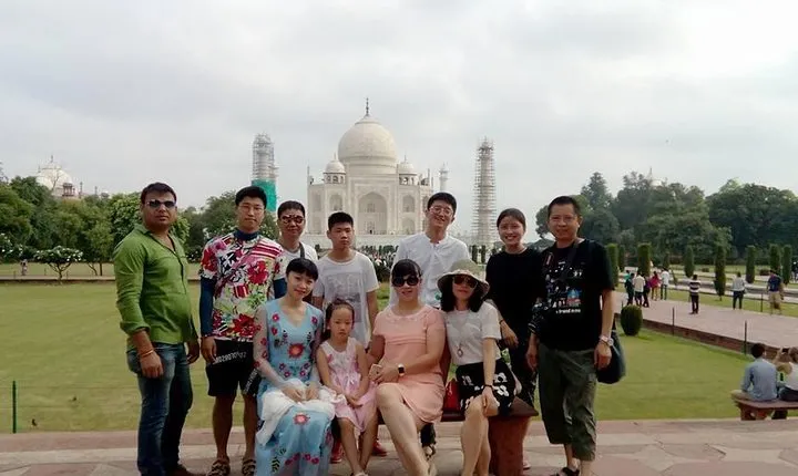 Majestic Agra Tour on Gatiman Express from Delhi