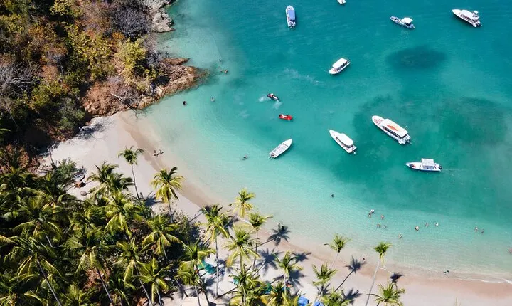 Tortuga Island Full Day Tour from San José with Lunch