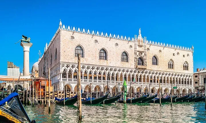 Guided tour of the Doge's Palace with access to Casanova prison