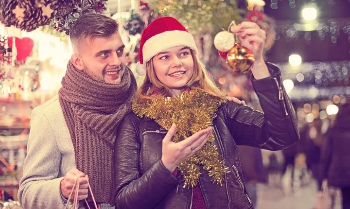 Experience Walking Christmas Tour in Magical Ottawa