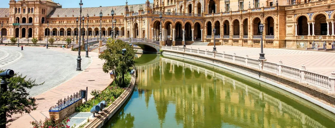 Full-day trip to Seville from the Algarve with free time