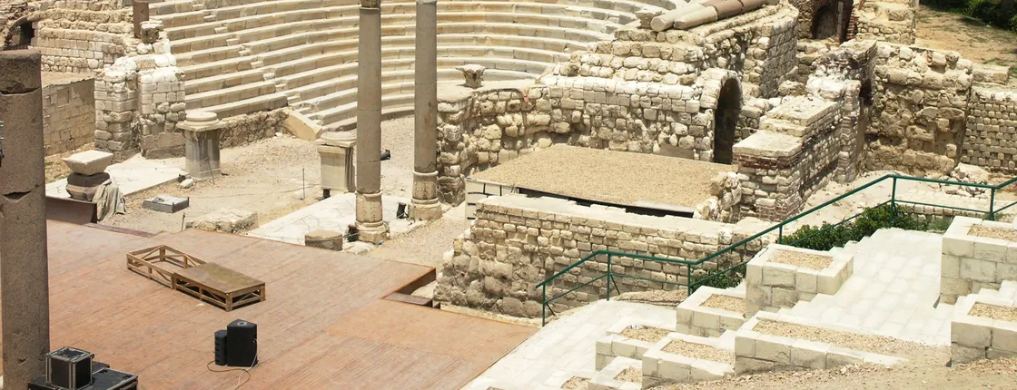 Roman amphitheater, Bombay's pillar and Catacombs tour from Alexandria