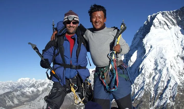 Island peak climbing arrange from Chhukung