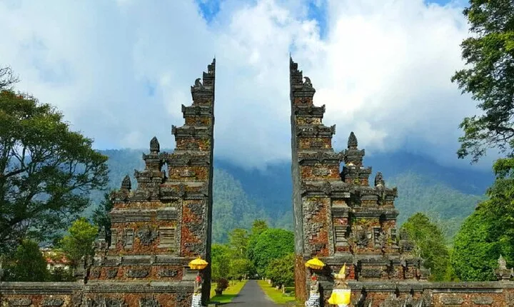 Bali Island : Pre-wedding Video, Drone and Photoshoot with makeup