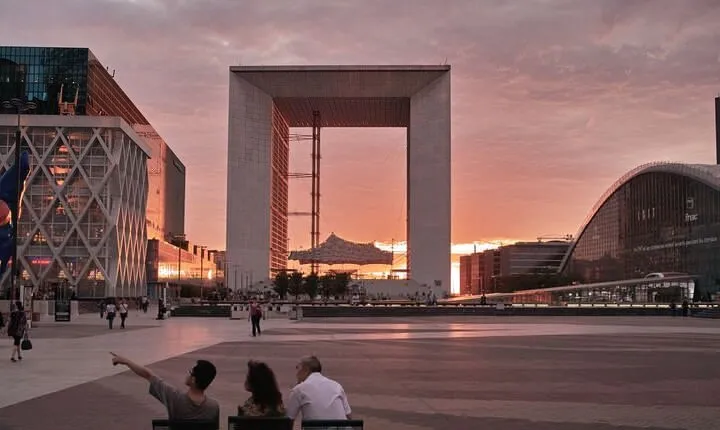 Paris La Défense : Private Walking Tour