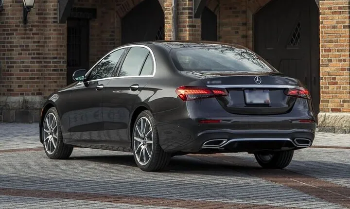 Private Sedan Arrival Transfer from Athens Piraeus Port to Athens