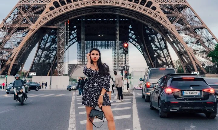  Private Professional Holiday Photoshoot in Paris