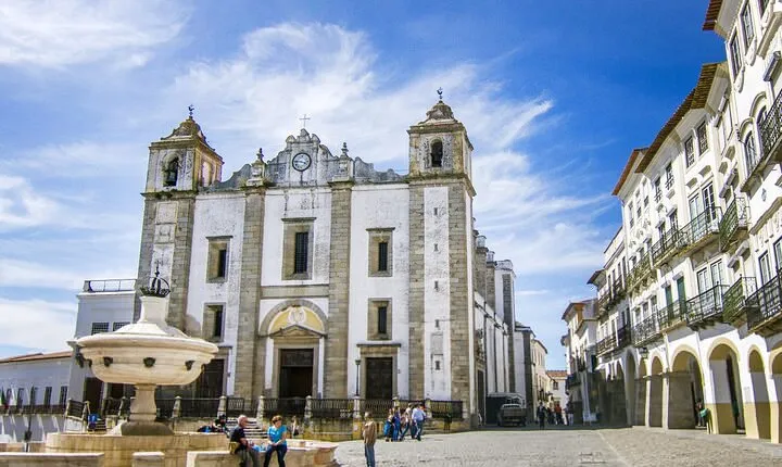 Evora Private Full Day Tour from Lisbon