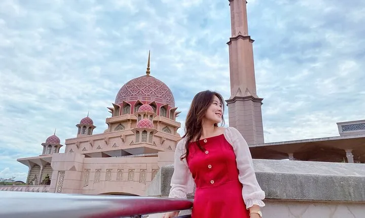Putrajaya Half Day Tour with Pink Mosque & River Cruise(SIC)