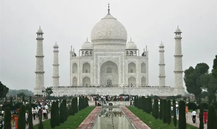 Taj Mahal and Fort Tour by SuperFast Train from Delhi