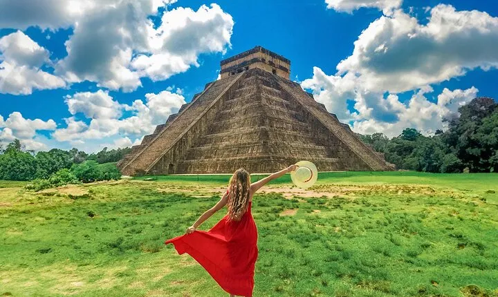 Chichen Itza Tour and Traditional Yucatecan Lunch from Cancun and Riviera Maya