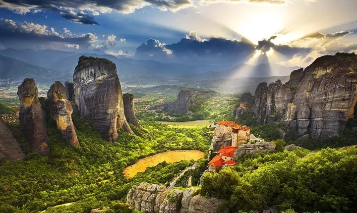 Delphi and Meteora Three Days Tour from Athens