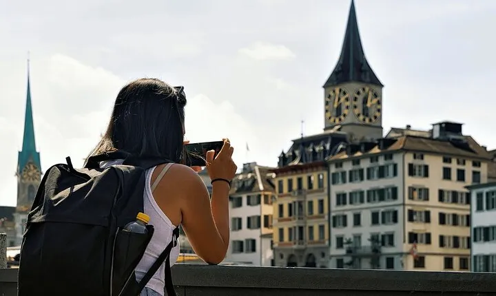 Zurich with Cruise and Lindt Home of Chocolate(Private tour)