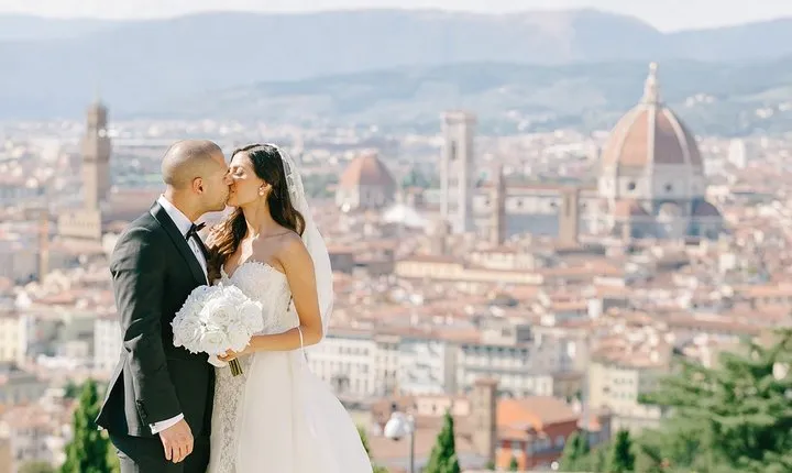 Honeymooners Florence Tour with Professional Photographer and Driver