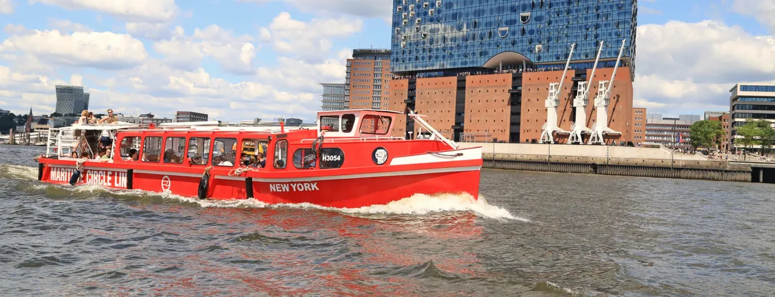 90-minute harbor tour in German and English with possible hop-on, hop-off