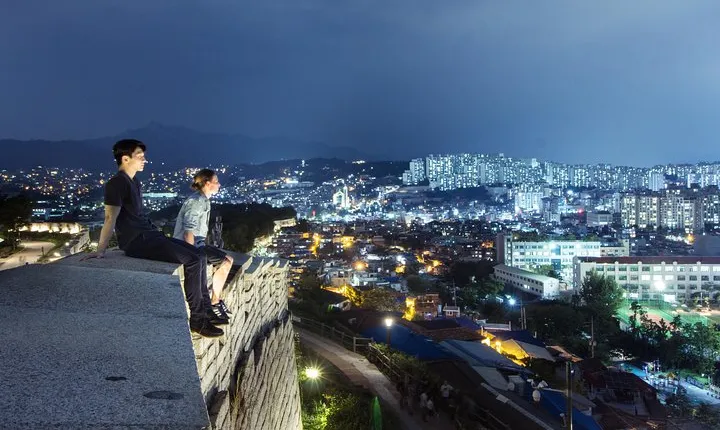 Seoul moonlight walking tour with local historian