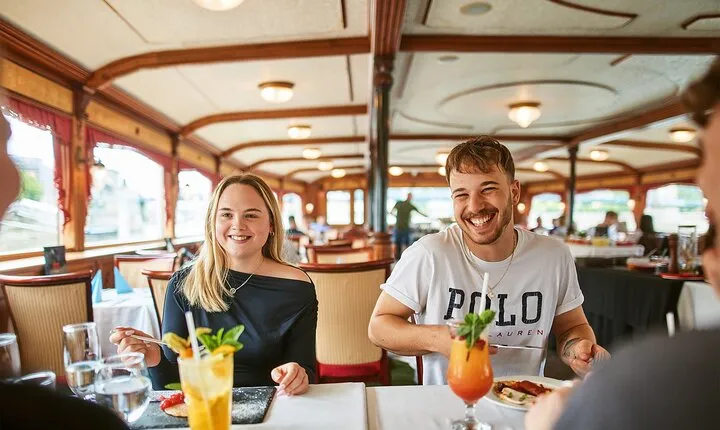 Bottomless Brunch and Cruise with Prosecco in Budapest