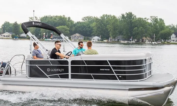 Windsor 3-hour Pontoon Boat Rental on Lake St Clair-Detroit River