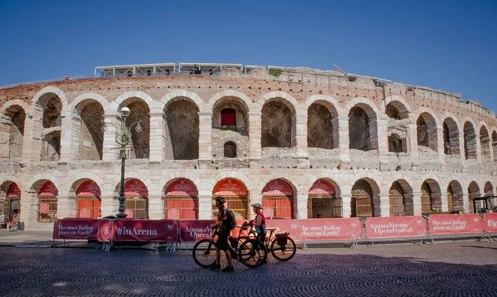 Verona e-bike tour: city center and panoramic views