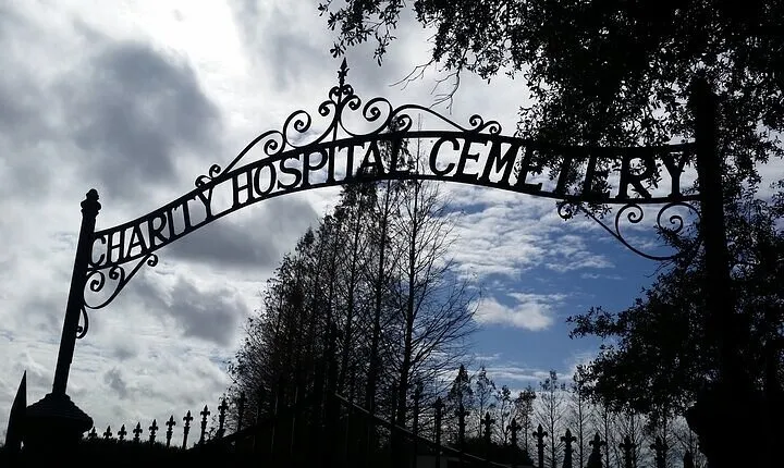 Nighttime Cemetery and Haunted Plantation Tour