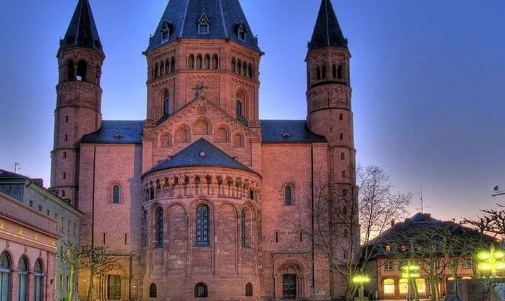 Evening walking tour of Mainz Rhine bank and Old Town