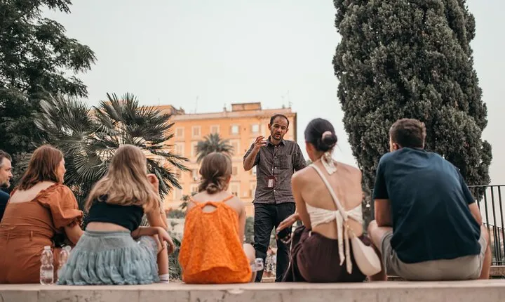 Walk the magic of Rome at night