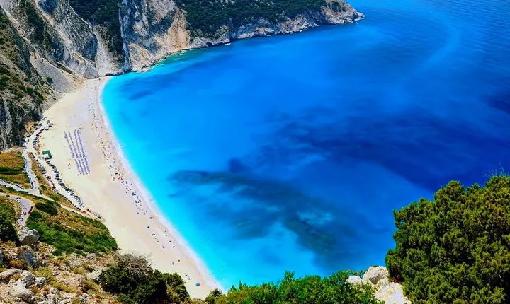 Cruise along the coast of Kefalonia with lunch and wine