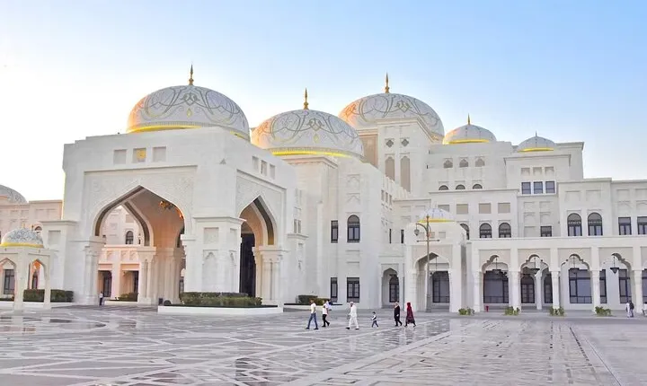 Abu Dhabi guided tour including Qasr Al Watan and local lunch
